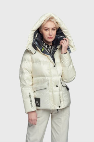 Белая куртка с капюшоном class=