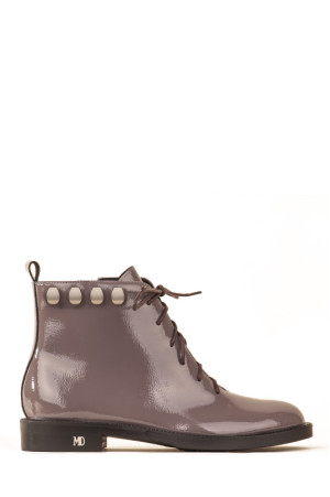 Серые лаковые ботинки class=