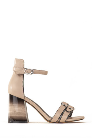 Босоножки на высоком каблуке class=